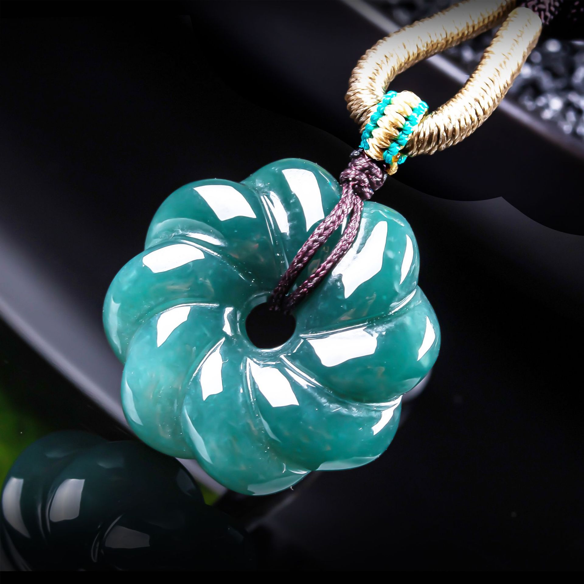 Women Accessories To Gift - จี้สร้อยคอหยกพม่าแท้รูปดอกไม้ เครื่องประดับอัญมณี เครื่องรางนำโชค เครื่องประดับแฟชั่น หยกแท้ ของขวัญหรูหราสำหรับผู้หญิง