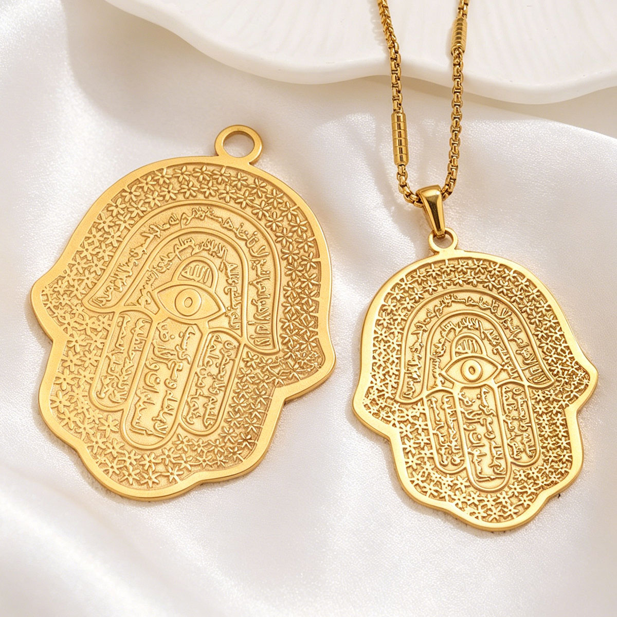 Women Accessories In Wholesale - จี้รูปมือฮัมซาและดวงตาป้องกันภัย 5 ชิ้น ทำจากสแตนเลสสตีลเคลือบ PVD 18K