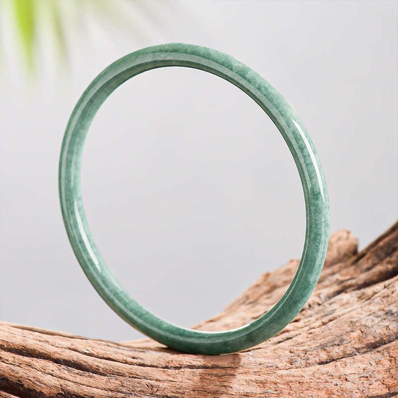 Women Accessories To Gift - กำไลหยกพม่าแท้ สร้อยข้อมือหยกแท้ เครื่องประดับดีไซเนอร์ แกะสลักจากอัญมณี เครื่องรางนำโชค แฟชั่นวินเทจ