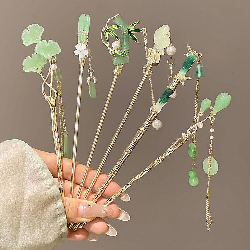 Women Accessories Shop Design - ปิ่นปักผมสไตล์จีนสีเขียว 1 ชิ้น ดีไซน์ดอกไม้แบบดั้งเดิม พร้อมพู่ห้อย อุปกรณ์เสริมทรงผมสำหรับผู้หญิง