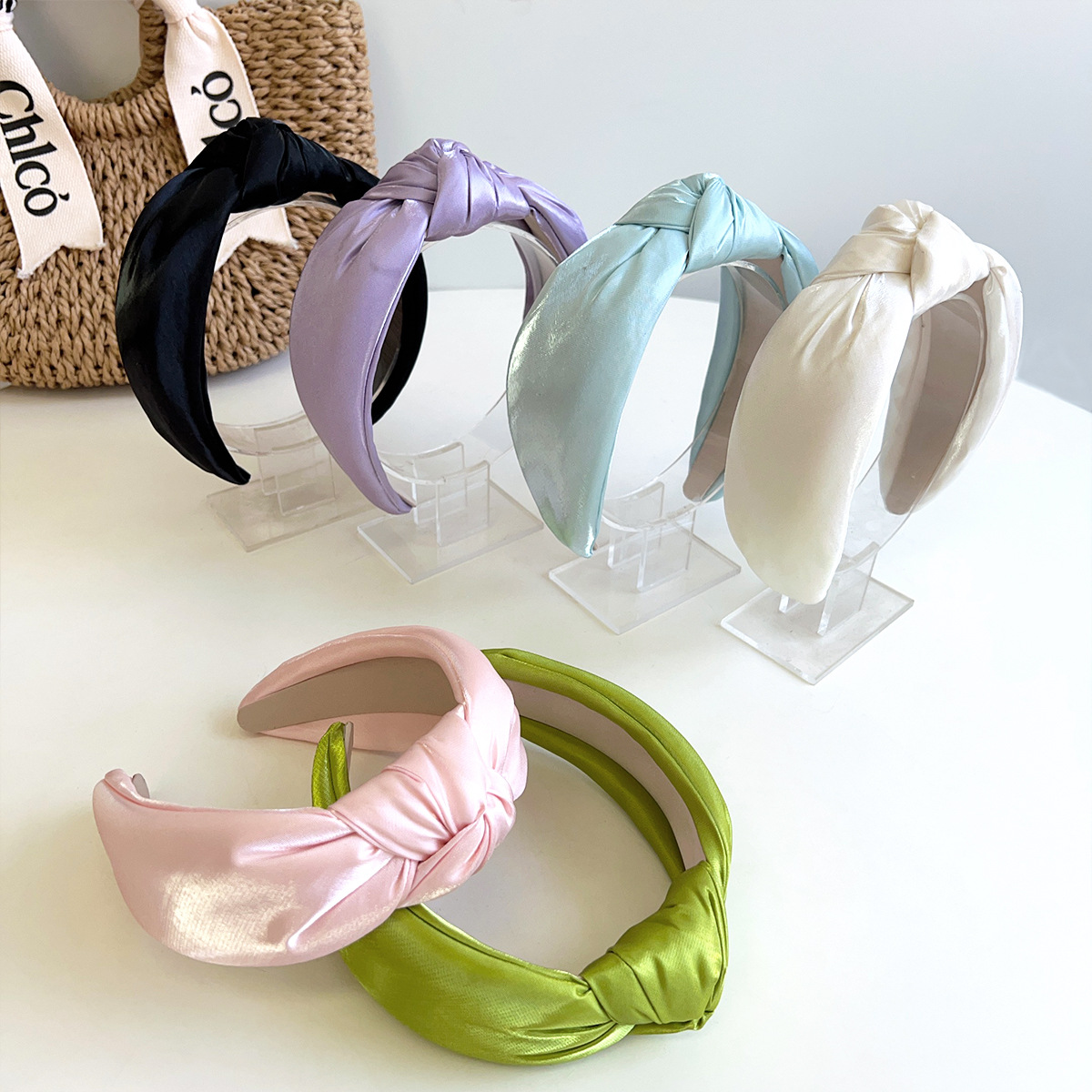 Women Accessories Shop Design - ที่คาดผมผ้าซาตินไหมหรูหราสำหรับผู้หญิง แถบกว้าง ผูกปม ที่คาดผมลำลอง แฟชั่นเครื่องประดับผม ดีไซน์ที่คาดผม